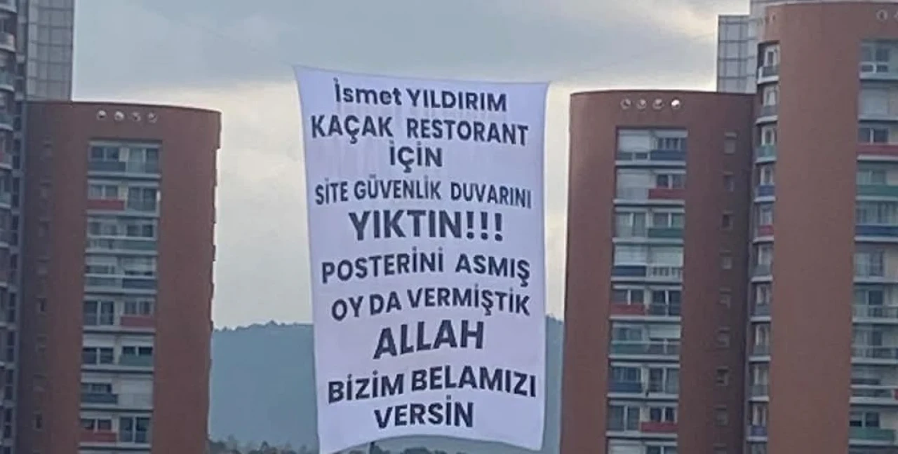 Afiş krizi devam ediyor: Duvar ördüler, tel çektiler!