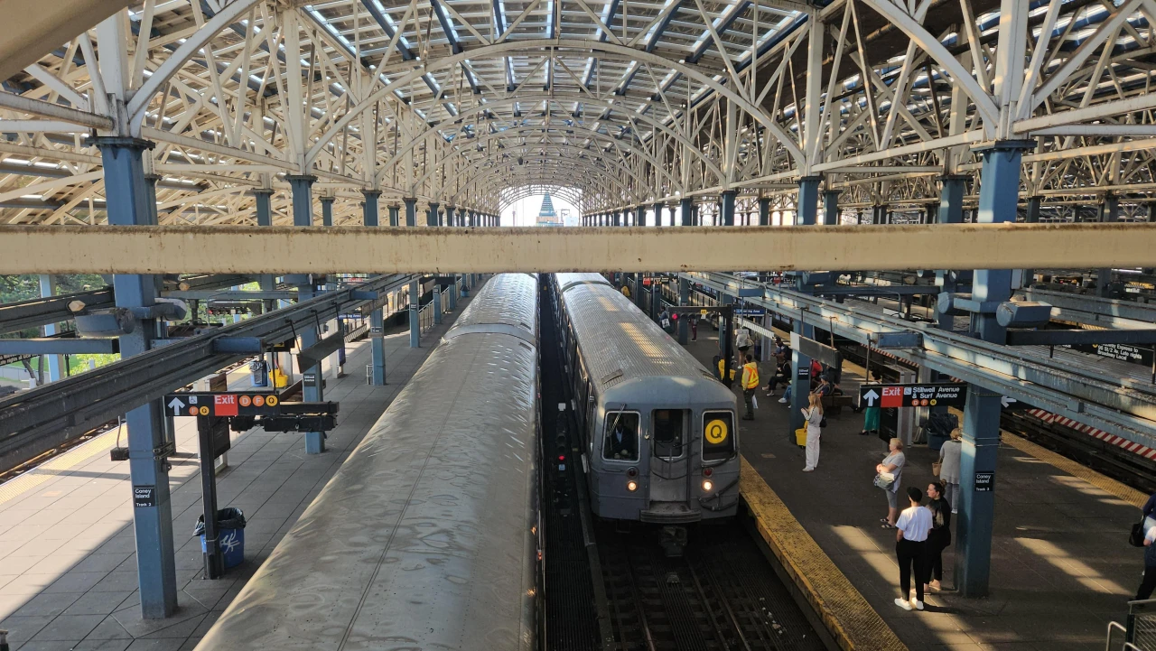 New York Metrosunda Dehşet: Uyuyan Kadını Ateşe Verdi!