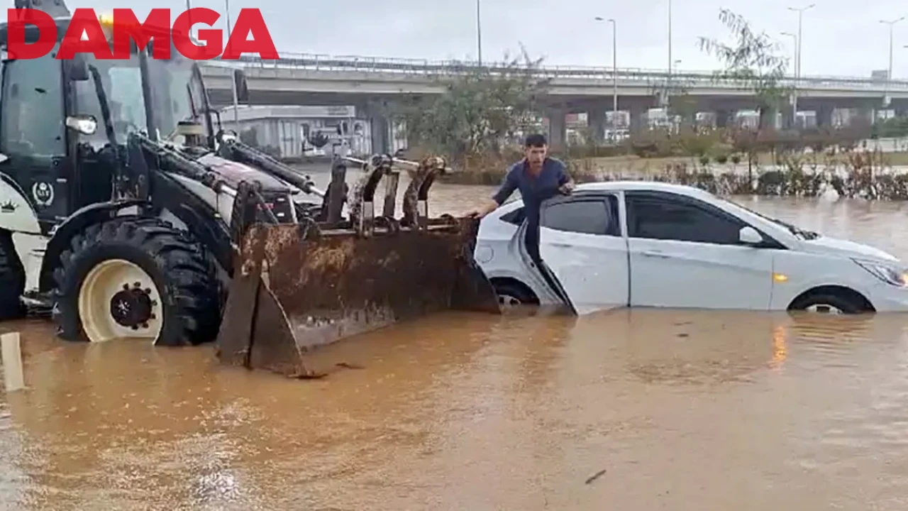 Manavgat'ta Yağmur Hayatı Olumsuz Etkiledi: Ev ve İşyerlerini Su Bastı!