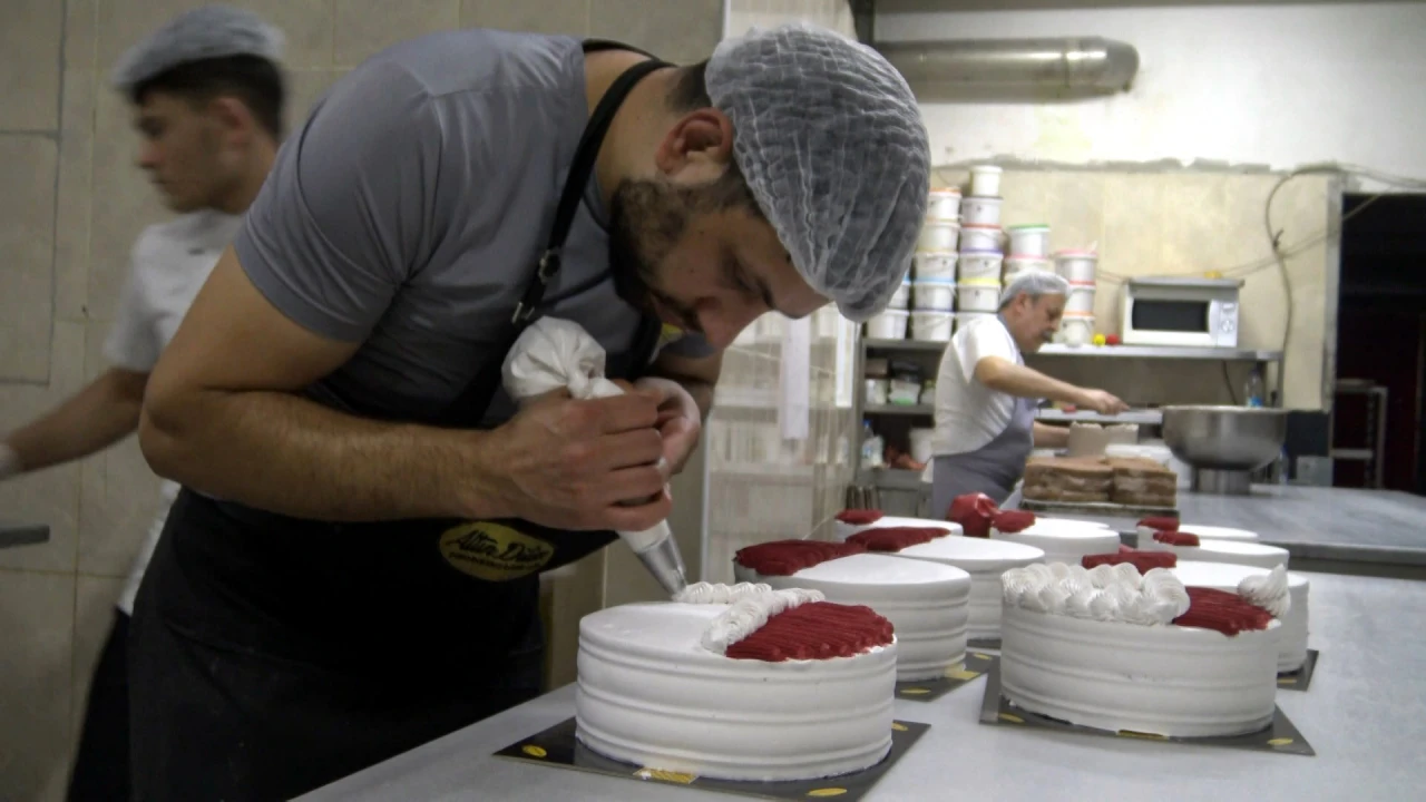 Esenyurt'ta çeyrek altınlı pasta satıyorlar