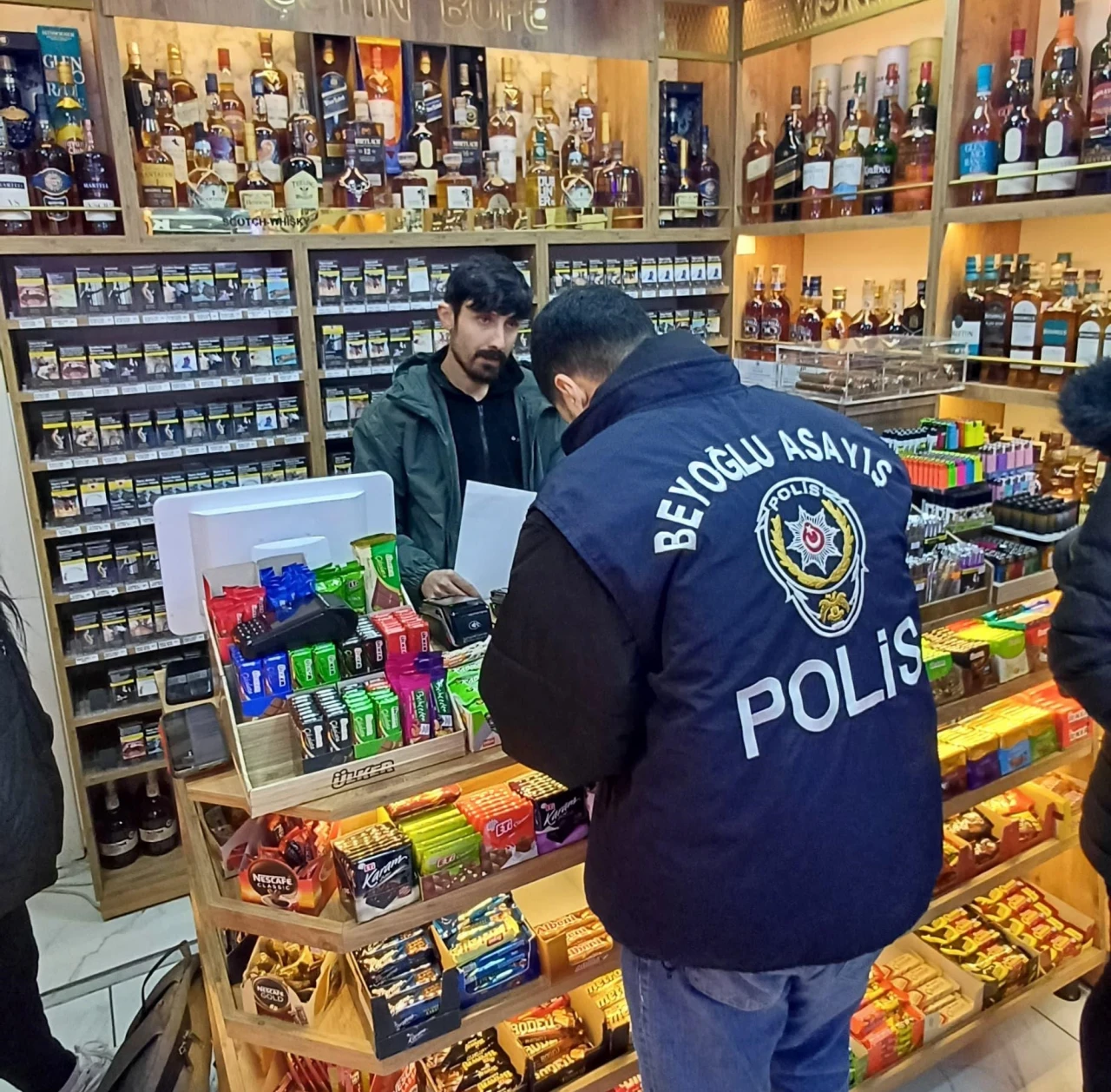 Sahte içki ölümleri sonrası polis Beyoğlu'na harekete geçti!