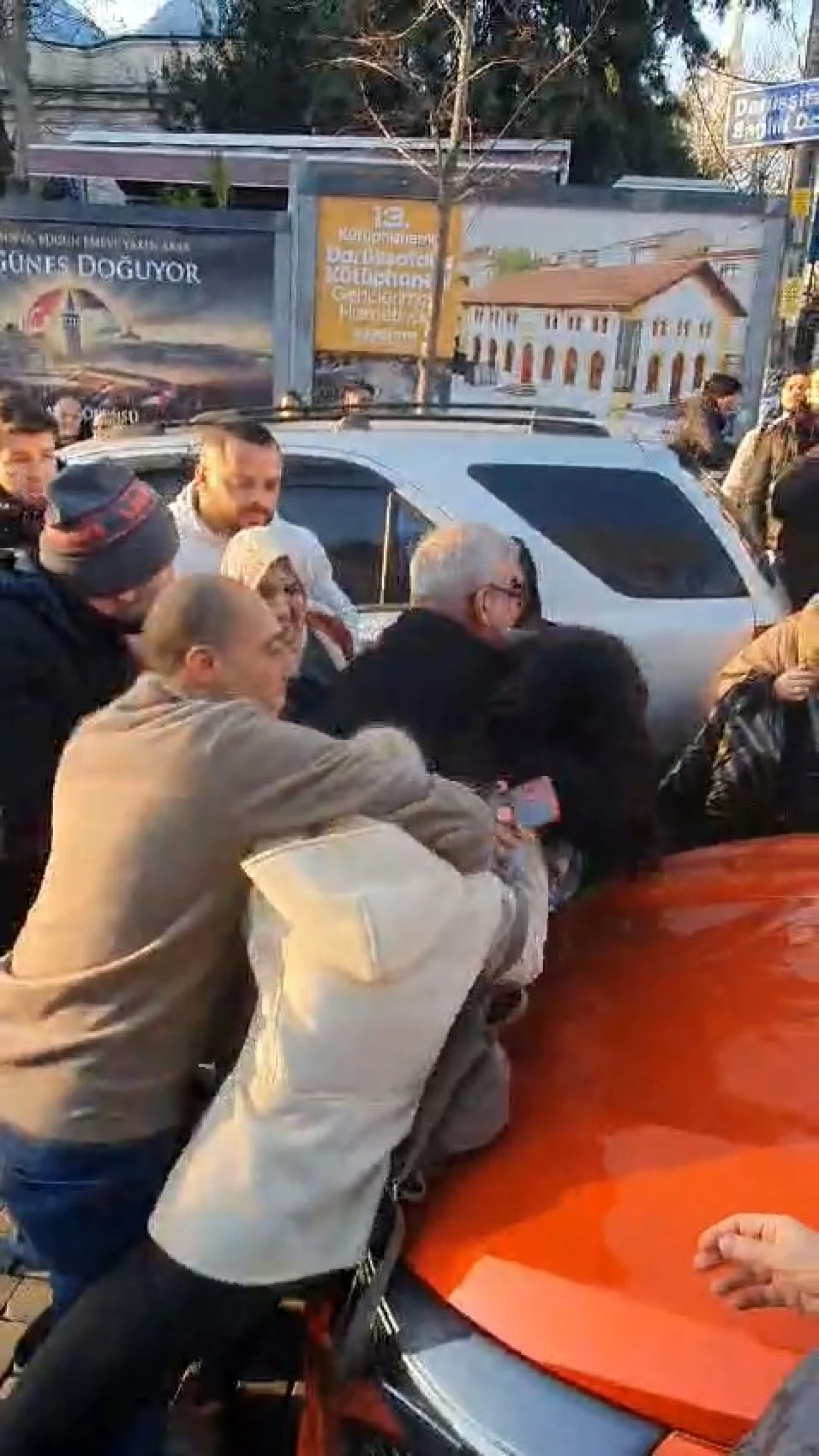 Park için tekme tokat giriştiler!