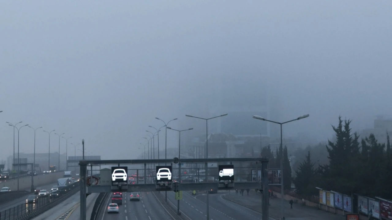 İstanbul'a sis çöktü