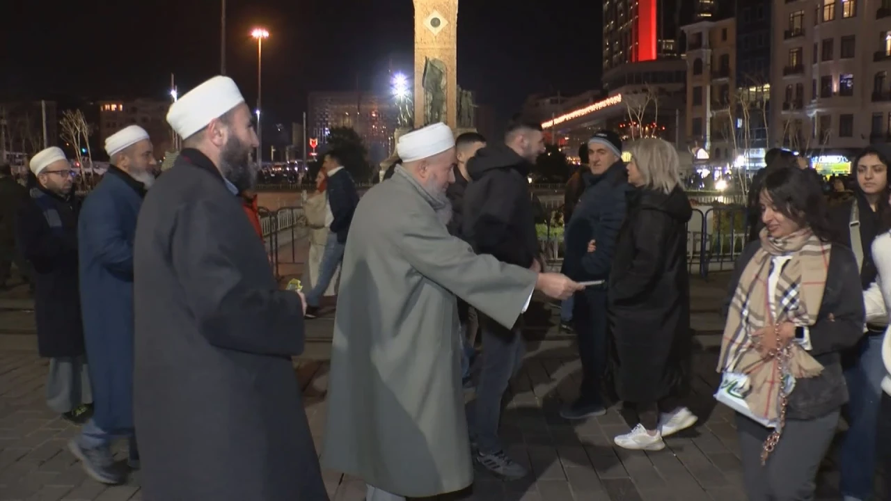 Tebliğciler yine Taksim'deydi