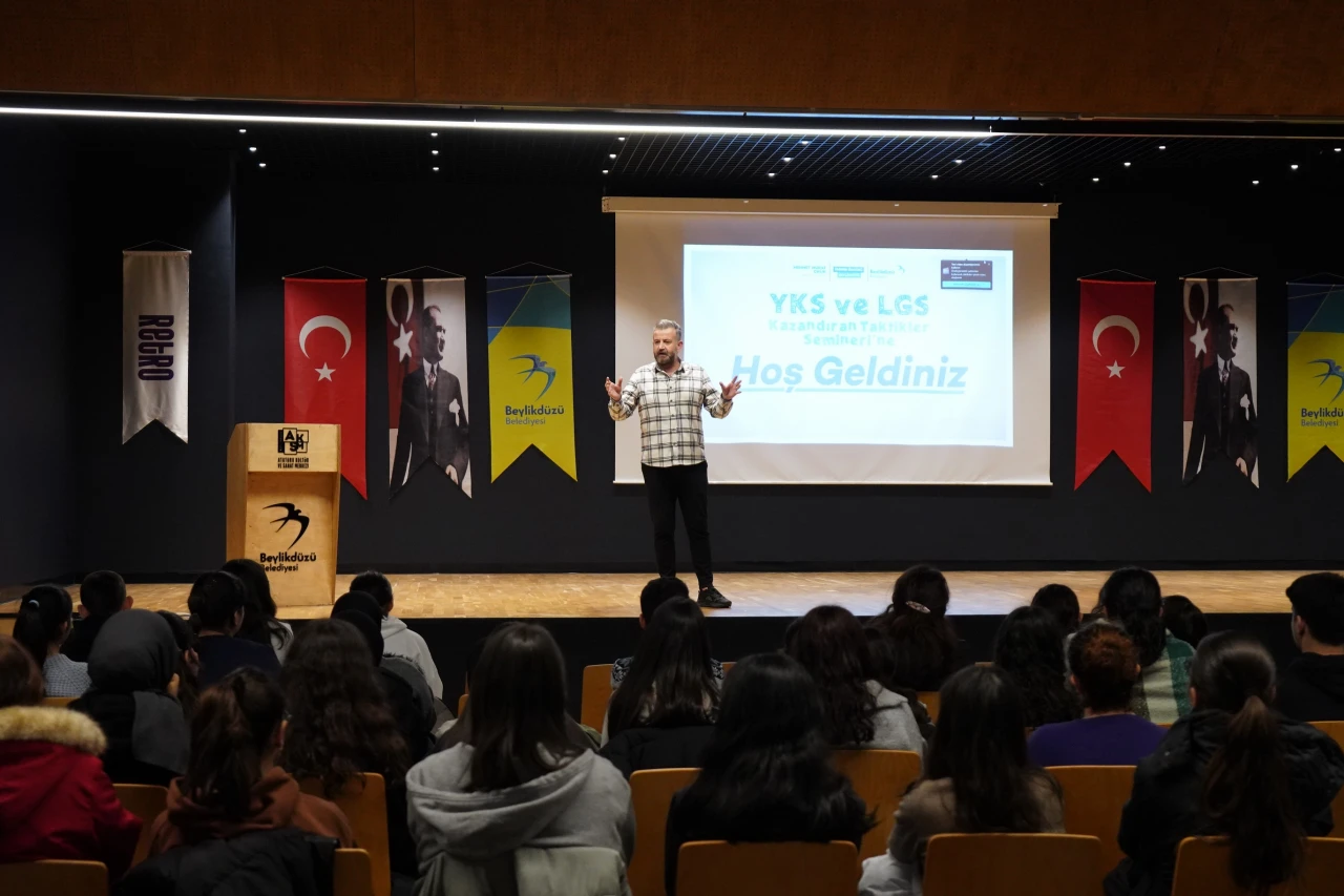 Beylikdüzü Belediyesi'nden gençlere Kazandıran Taktikler Semineri