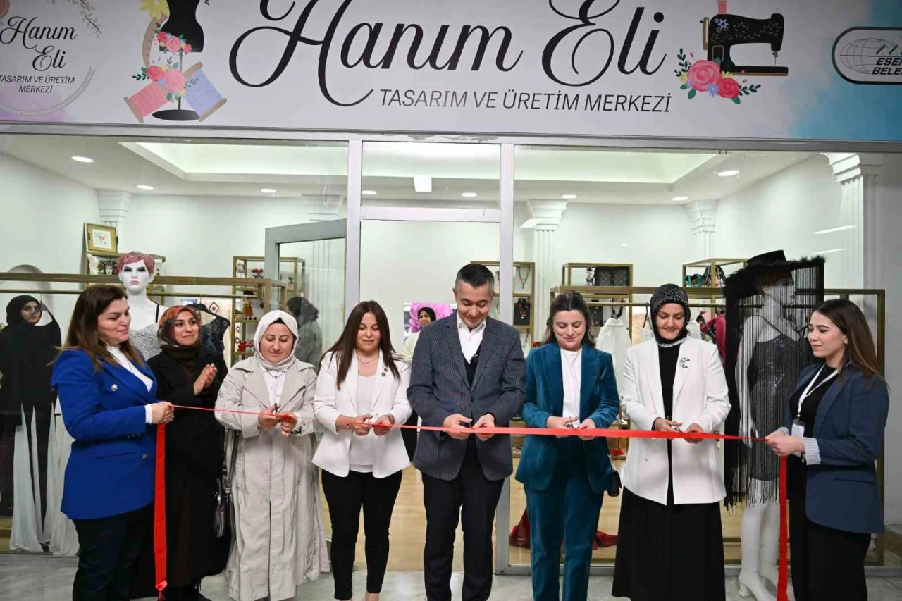 Esenyurt'ta Hanımeli Tasarım ve Üretim Merkezi açıldı