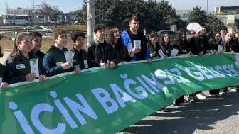 Avcılar’da lise öğrencileri bağımlılıkla mücadele yürüyüşü yaptı