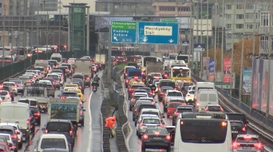 İstanbul'da yağmur yağdı, trafik kilitlendi!