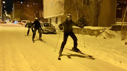 Ardahan sokakları kayak pistine dönüştü!