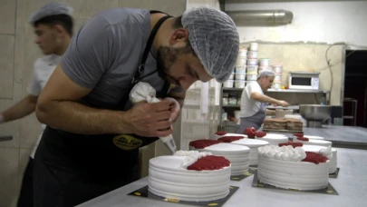 Esenyurt'da çeyrek altınlı pasta satıyorlar