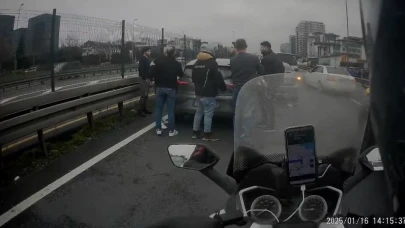 Bakırköy'de yol verme tartışması yumruklu kavgaya dönüştü