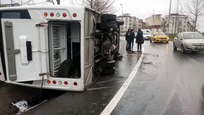 Haramidere'de midibüs takla attı!