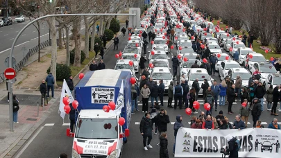 İspanyol taksiciler eylem yaptı