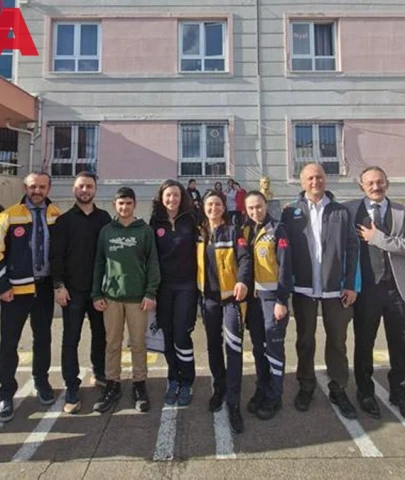 Gebze'de Kalp Krizi Geçiren 14 Yaşındaki Öğrenci: Aynı Gün Okula Geri Döndü!