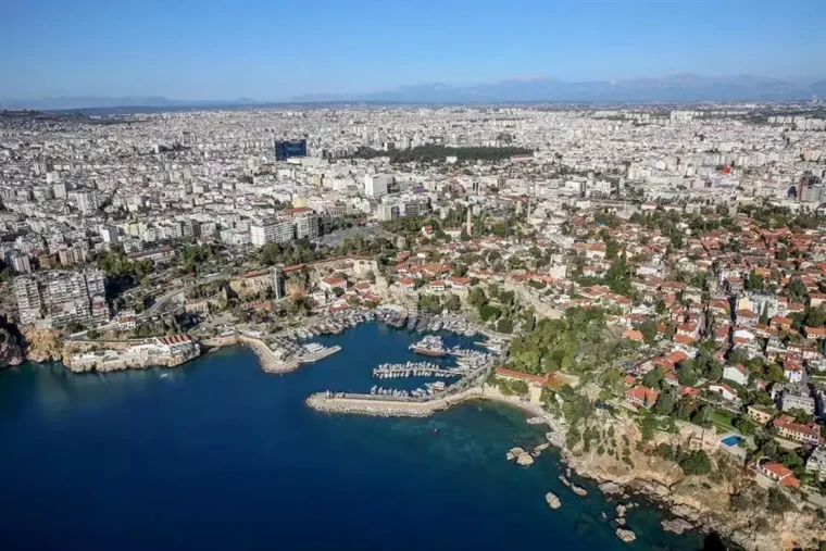 Antalya, "2025 D-8 Turizm Şehri Ödülü"nü Kazanan İlk Şehir Oldu 3