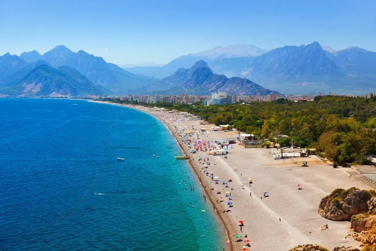 Antalya, "2025 D-8 Turizm Şehri Ödülü"nü Kazanan İlk Şehir Oldu 4