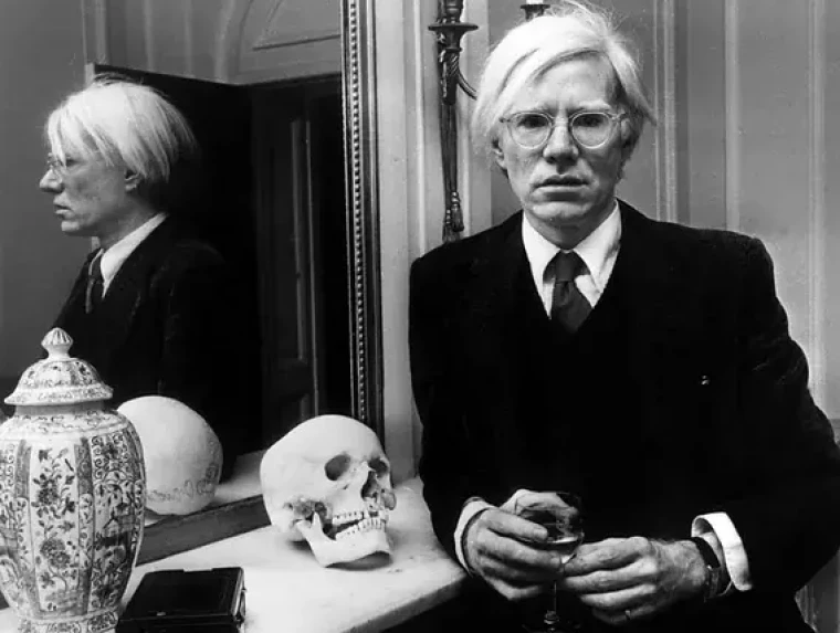 Andy Warhol: Pop art sanatının ikonu, baştan çıkarıcı ve sansasyonel